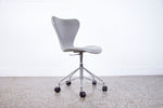 Arne Jacobsen Model 3117 Series 7 Fully Upholstered Desk Chair in Gray Leather